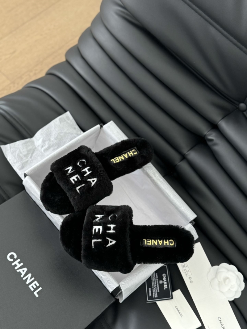 Ch**el slippers